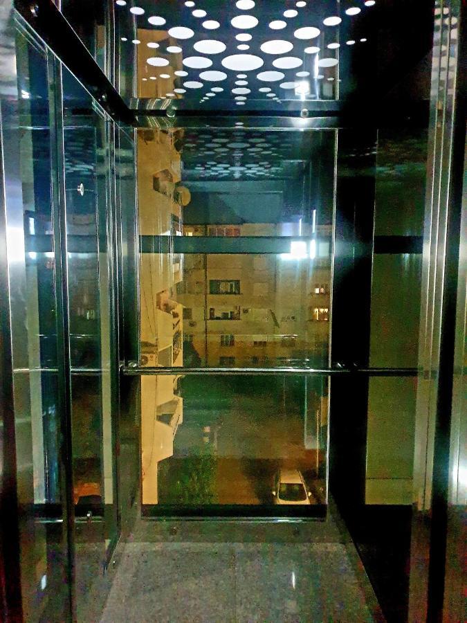 Lux Apartment - Central Place Bar Bagian luar foto